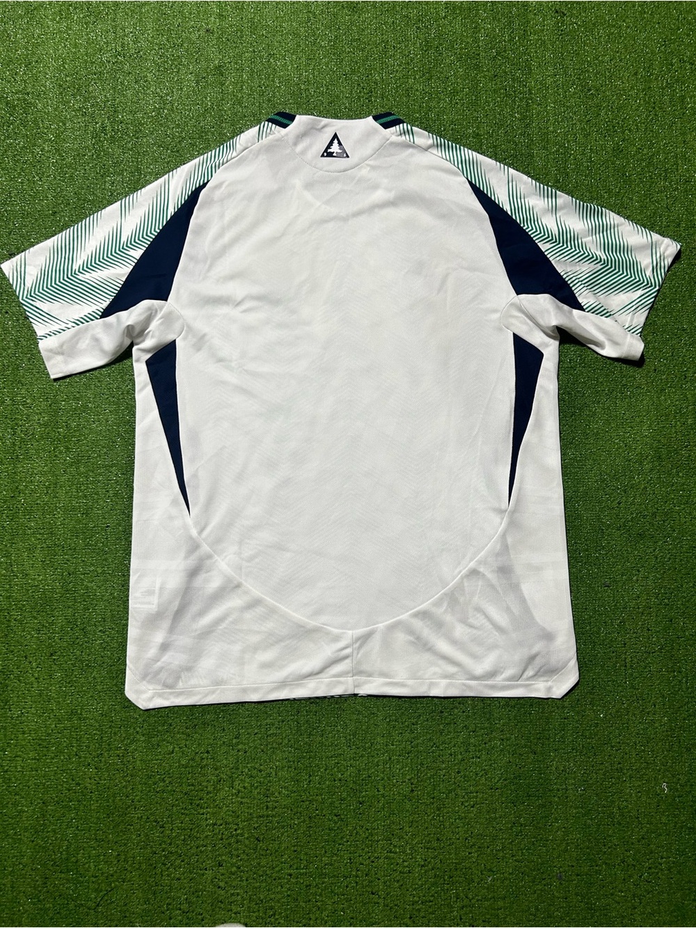 NWT Adidas New England Revolution 2025 Away Pine Tree MLS Soccer Jersey Mens XL - Picture 7 of 7